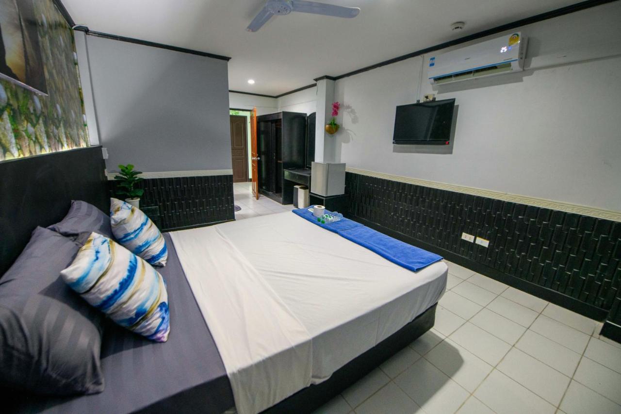 Happy Jomtien - Beachfront Habitación foto