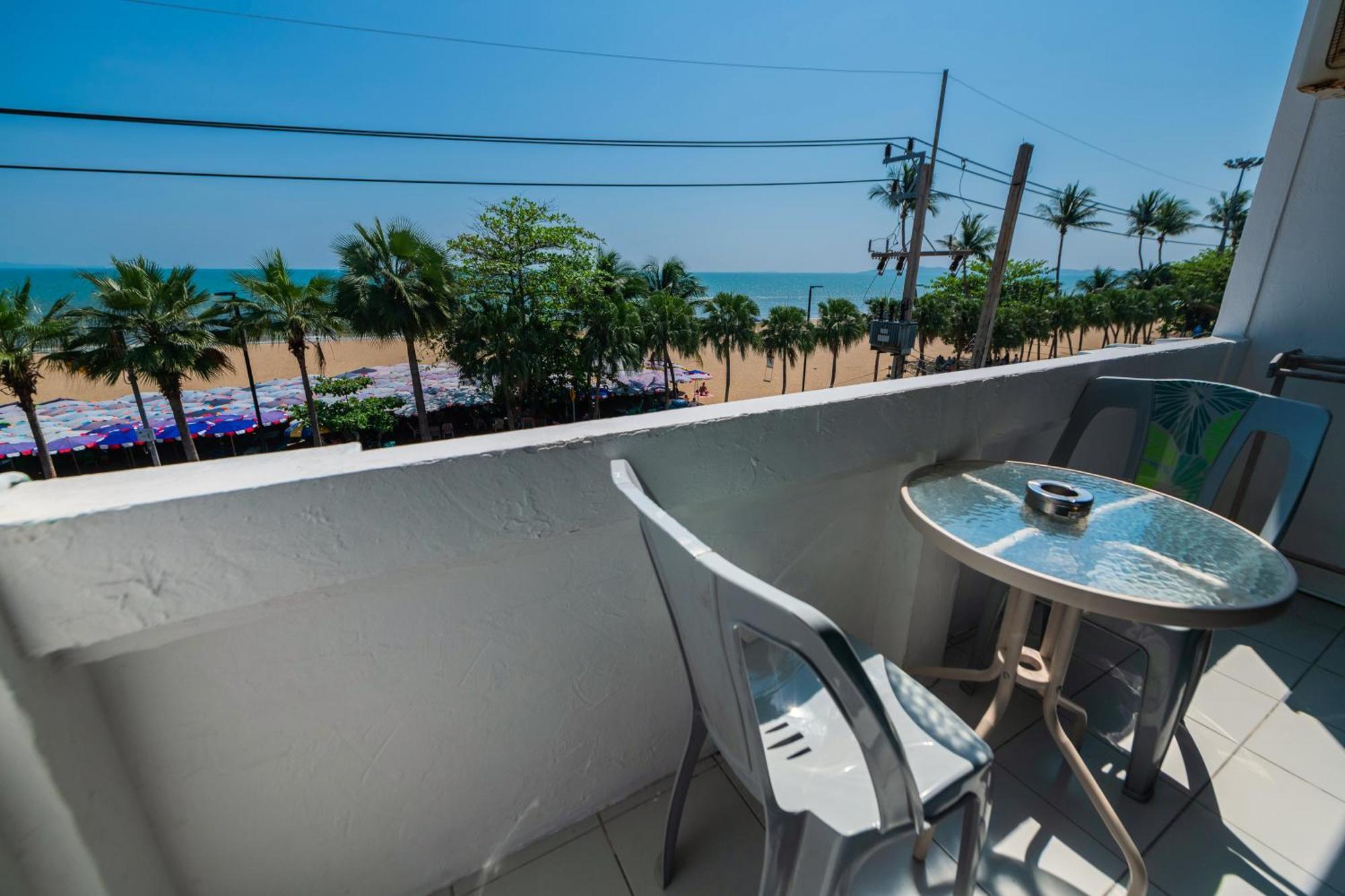 Happy Jomtien - Beachfront Habitación foto