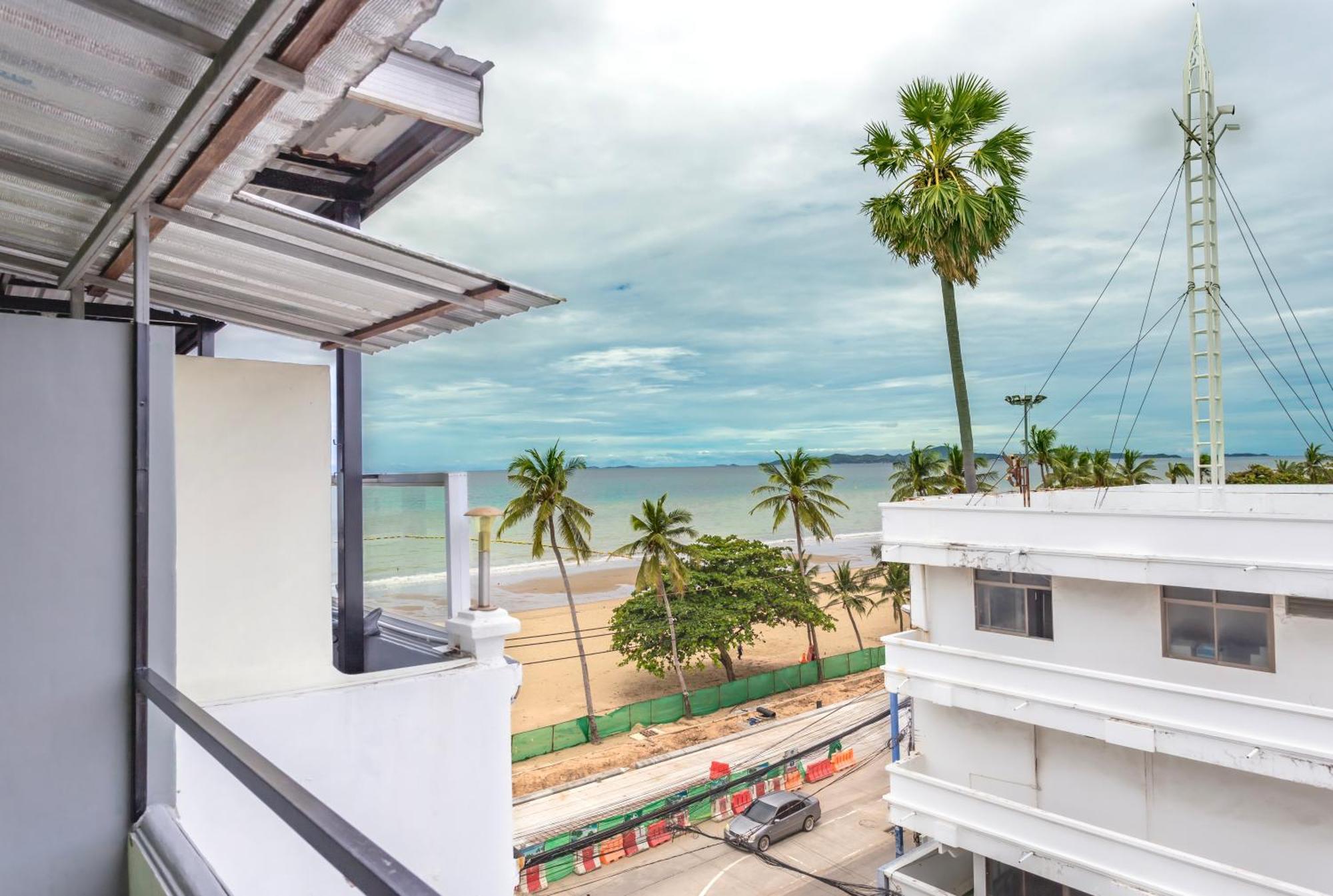 Happy Jomtien - Beachfront Habitación foto